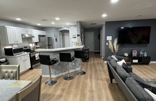 Enterprise House | Modern & Spacious 3 Bed/2 Bath-Sleeps 8, Near Airport, Strip & Stadium