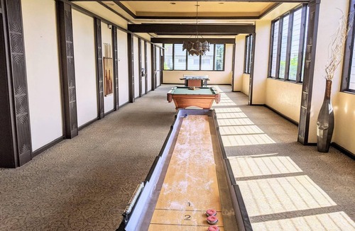 Makiki Apartment | Modern Studio - Comforts at Camelot