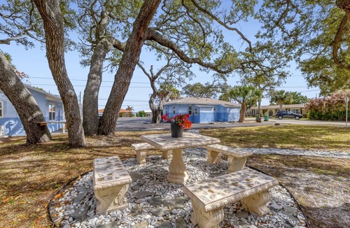 Tropic Apartment | Modern Studio w/Wifi | Near Arts District + River