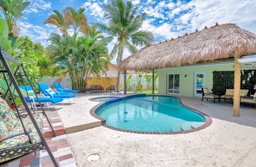 Boynton Beach House | Modern Tropical 5 bd, 4 bath, heated pool, Mini Golf, tiki hut, outdoor bar