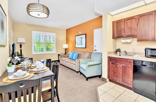Florida Central Atlantic Coast Apartment | Modern unit with pool close to Universal Studios