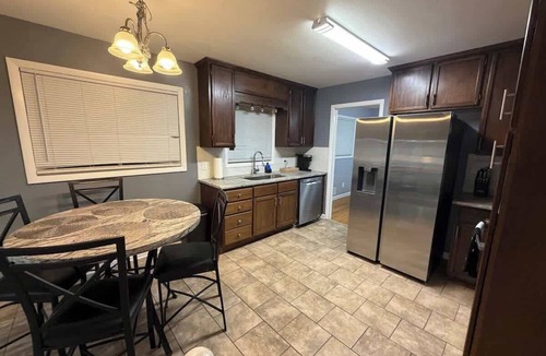 Decatur House | Modern Vintage w/Pool Table - 4BR|6BD Sleeps 12