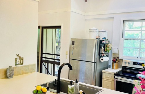 Maunaloa Condo | Molokai HideAway Hut: Snooze by seals + Wake to songbirds ~200 yds to the Ocean!