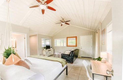 Keaau Apartment | Monstera Bungalow, Spacious, King Bed, Big Kitchen