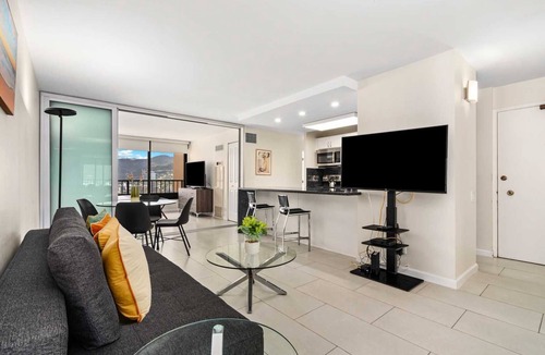 Waikiki Condo | Monthly Discovery Bay 3717 Mountain/City Views 2 Bd 1Ba 2 Queen Beds