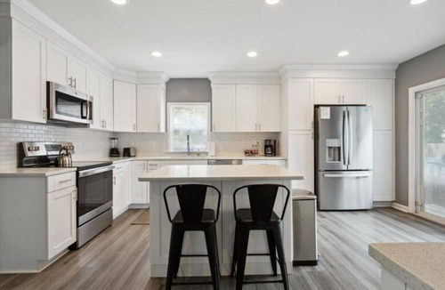 Buckroe Beach House | Monthly pet-friendly, <5 min walk to beach