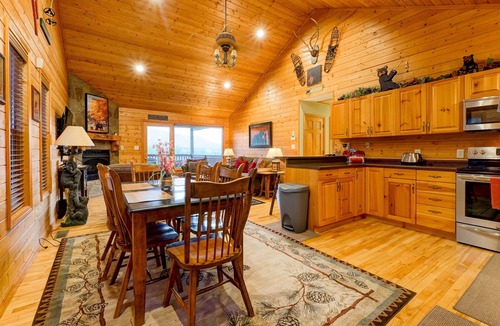 Pittman Center Cabin | Moonbeams & Star Dreams Luxury 3 Bedroom Cabin With Spectacular Mountain View