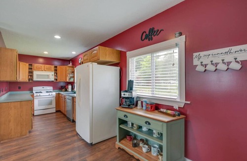 Greenville Junction House | Moosehead Lake Lodge* Direct ATV/Walking Distance to Red Cross Beach*Pet Friendly