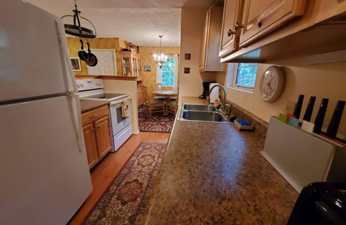 Black Mountain Cottage | Morning Glory Cottage - Amazing Mountain Views with Total Privacy!