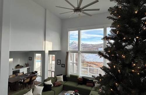 Draper House | Mountain Estate l Spa & Stream by house l Hike, Mountain Bike & Ski mins away