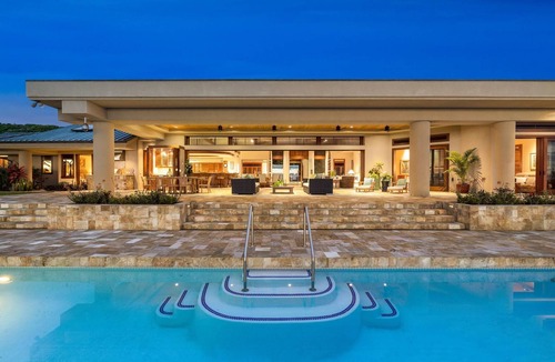 Holualoa House | Mountain Retreat, Ocean views, Pool with Hot tub, Minutes to Kona Town
