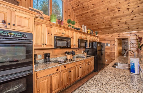 Gatlinburg Cabin | Mountain Views-Near Downtown- 2 Hot Tubs