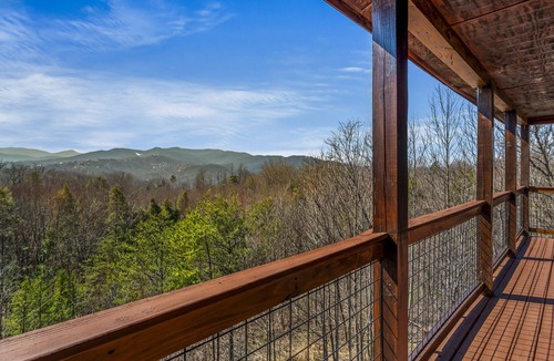 Gatlinburg Cabin | Mountain Views, Private Hot Tub & FREE Attraction Tickets
