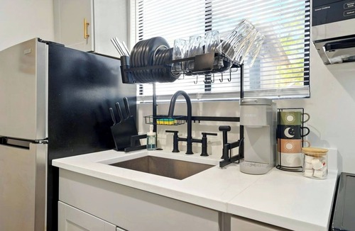 Murray Hill Apartment | Murray Hill Retreat w/Full Kitchen & Free Parking