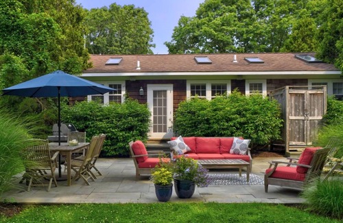 Wainscott House | Nantucket Style Beach Cottage South of the highway
