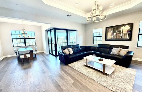Naples House | New 3 Bedrooms Plus Den, and 3 Baths Townhome. Booking with 30 day min, at Naple