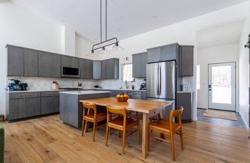 Narrowsburg House | NEW: A Sleek Glass Walled Retreat in Narrowsburg