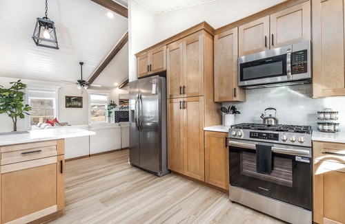The Galena Territory House | New Construction - All En Suites! Hot Tub, Fireplace, Screened Porch & MORE!