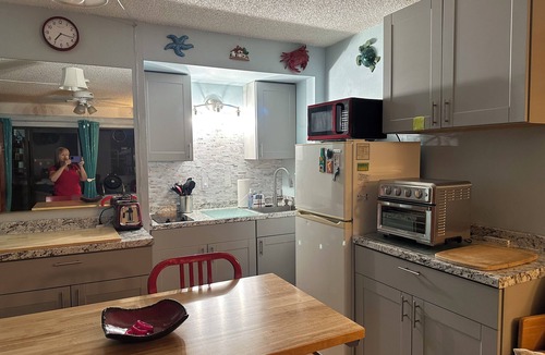 Historic Kailua Village Condo | New Discount Weekly,Monthly,Daily,OceanviewSteps to Town,Beach,Pier,Ocean access