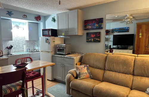 Historic Kailua Village Condo | New Discount Weekly,Monthly,Daily,OceanviewSteps to Town,Beach,Pier,Ocean access
