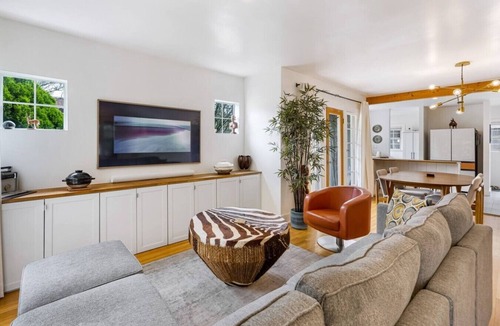 Eagle Rock House | NEW! Highland Park Bungalow | Fire Pit & Traeger