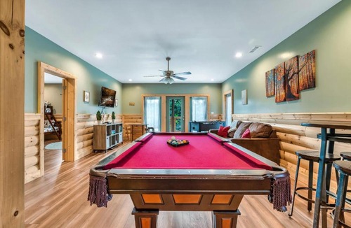 Chalet Village North House | New Listing!! 4bed, 5 bath in the heart of it all, vastly amazing views!