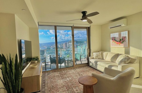Ala Moana Condo | New Luxurious condo in Ala Moana, High Floor overlooking the Ocean and Mountains