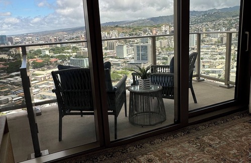 Ala Moana Condo | New Luxurious condo in Ala Moana, High Floor overlooking the Ocean and Mountains