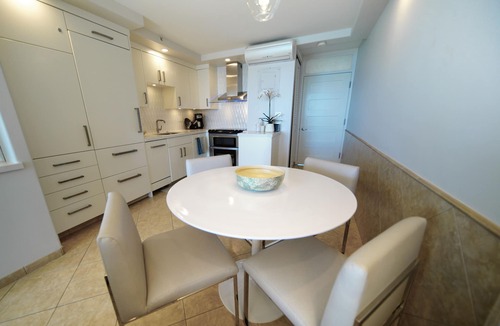 Kihei Condo | New Luxury Remodel, Ocean End, On the Beach! 5-STAR Luxury Condo In Resort
