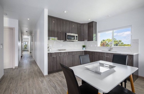 Portlock House | NEW! Makai Manor - AC, Hot Tub, Views!