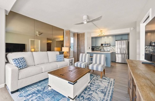 Tantalus Apartment | [New]Ocean + Sunset Views | Parking | Kitchen | WD