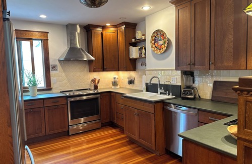 Northampton House | NEW! Updated 1920's Craftsman near Smith College for Dec holidays + Jan