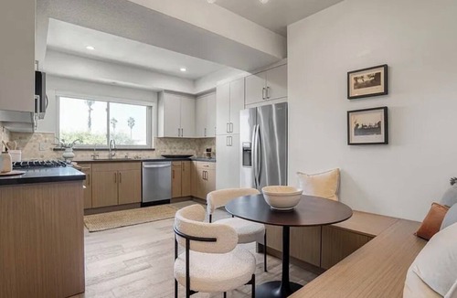 La Brea Apartment | Newly Furnished 2BR - Walk to the Grove!