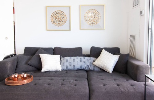 McCully - Moiliili Condo | Newly Renovated Great View & Spacious! *Pet Friendly*