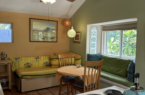 Lanikai Cottage | Newly Renovated Lanikai, steps to Ocean A/C, kayak, Detached Private cottage