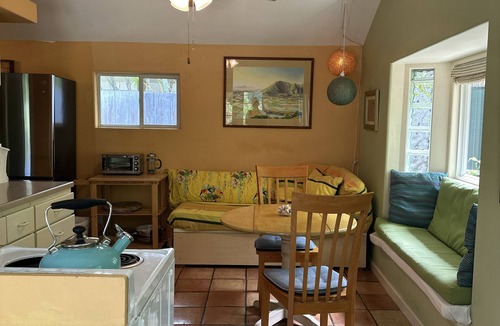 Lanikai Cottage | Newly Renovated Lanikai, steps to Ocean A/C, kayak, Detached Private cottage