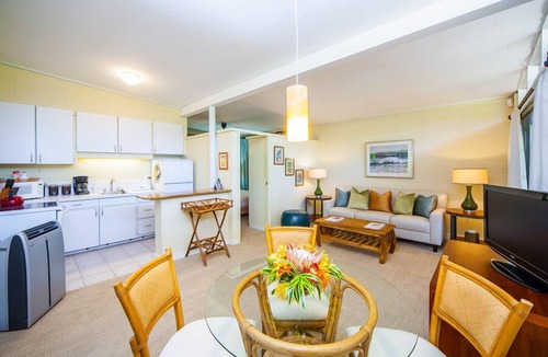 Halama Street House | NEWLY RENOVATED, PRIVATE BEACHFRONT HIDEAWAY ^MOANA^ SLEEPS 8!