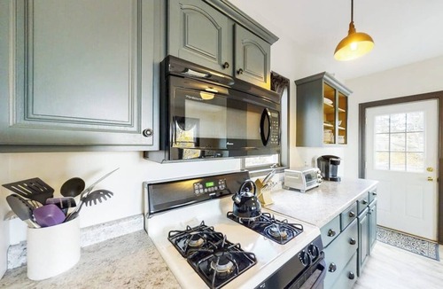 Boothbay Harbor House | Newly Renovated Haven w/Deck, Walk to Shops, Dining & Marina, Pet friendly