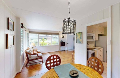 Haleiwa House | North Shore Cottage Two Blocks to Beach & Harbor