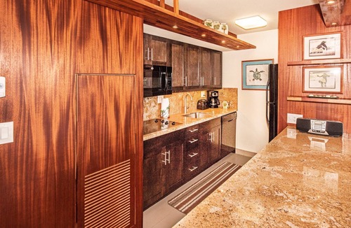 Kihei Condo | 🤙 Nov-Dec-Jan SPECIALS 🏝️ at the classic LIVE ALOHA SUITE