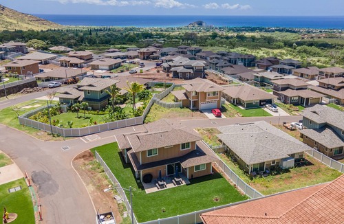 Makaha Valley House | ★Oahu Perfect Vacation Million Dollar Views, Pool, Near Beach, 4BR Sleeps 14★
