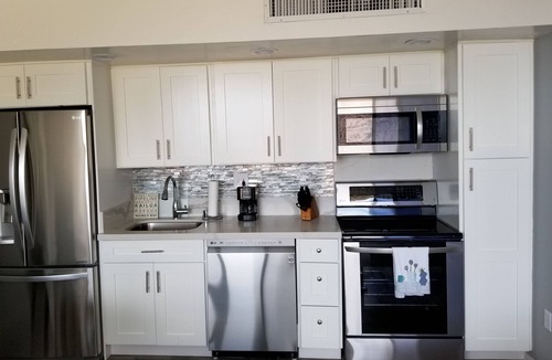 Makaha Apartment | Ocean And Mountain View! Resortstyle Living 1min To Beach