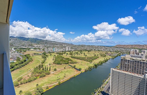 Waikiki Condo | Ocean & Diamond Head Views Condo at Island Colony w/Building Amenities