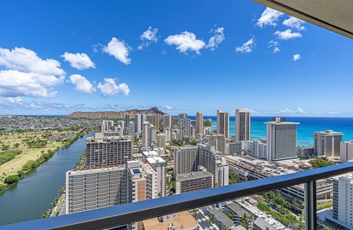 Waikiki Condo | Ocean & Diamond Head Views Condo at Island Colony w/Building Amenities
