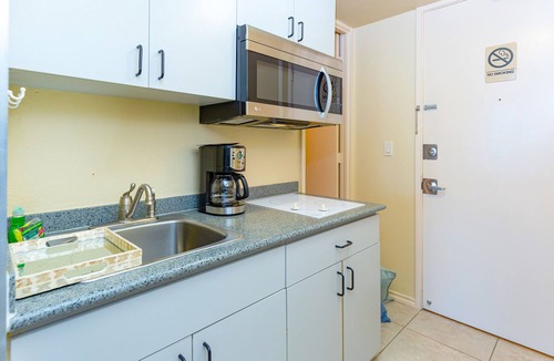 Waikiki Condo | Ocean & Diamond Head View Studio at Waikiki