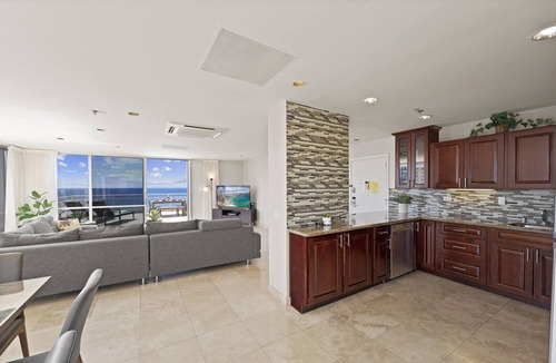 Waikiki Condo | Ocean-Diamond Head Views PH Condo at Ilikai Hotel by the Beach w/Full Kitchen