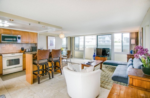 Diamond Head - Kapahulu - St. Louis Condo | Ocean Front Balcony, 2 Bedrooms, Full Kitchen