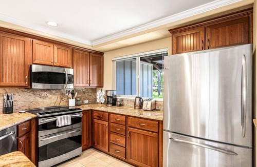 Kamuela Condo | Ocean & Mountain Views - 2BR With Loft, 4 Beds - Relax in Luxury - Vrkcv