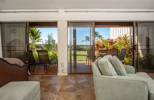 Maunaloa Apartment | Ocean View, Ground-Floor Condo w/Lanai & Shared Hot Tub/Pool - Walk to Beach