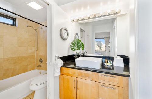 Waikiki Apartment | Ocean View, Steps to Waikiki Beach and Free Parking